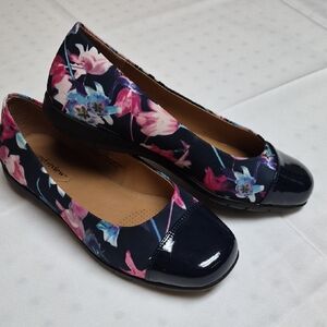 Comfortview Navy Floral Women's Flats New Condition Sz 8WW